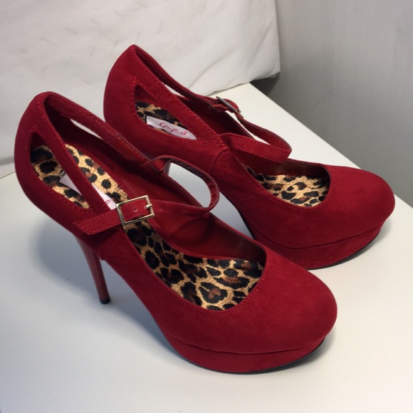 Qupid Shoes - 🎅🏻 NEW - Red Heels